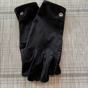 Lululemon Men’s Running Gloves Detroit Pistons NWOT